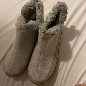 Deluxe by dreamfoamers slippers